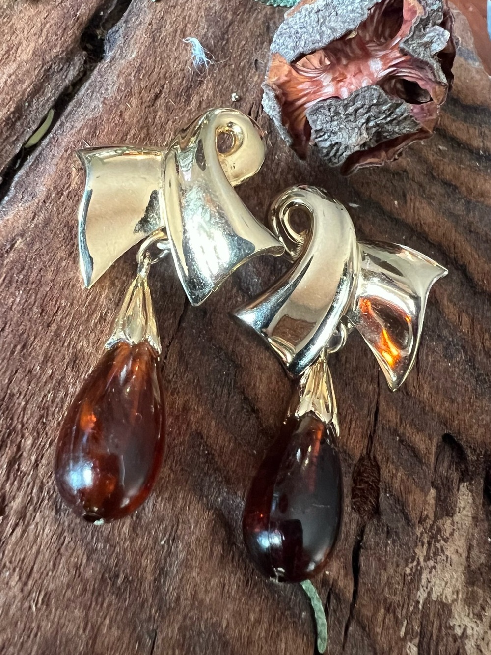 Costume Vintage Amber Earrings with Dark Amber Teardrops Bow Gold Tone 4.5 cms